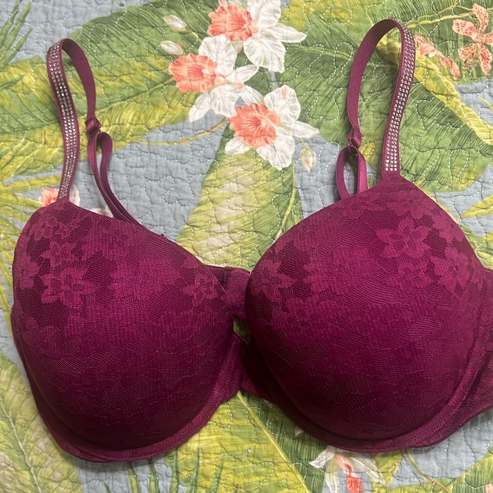 NWT Pink bra with rhinestone straps.  Size 36d burgundy color